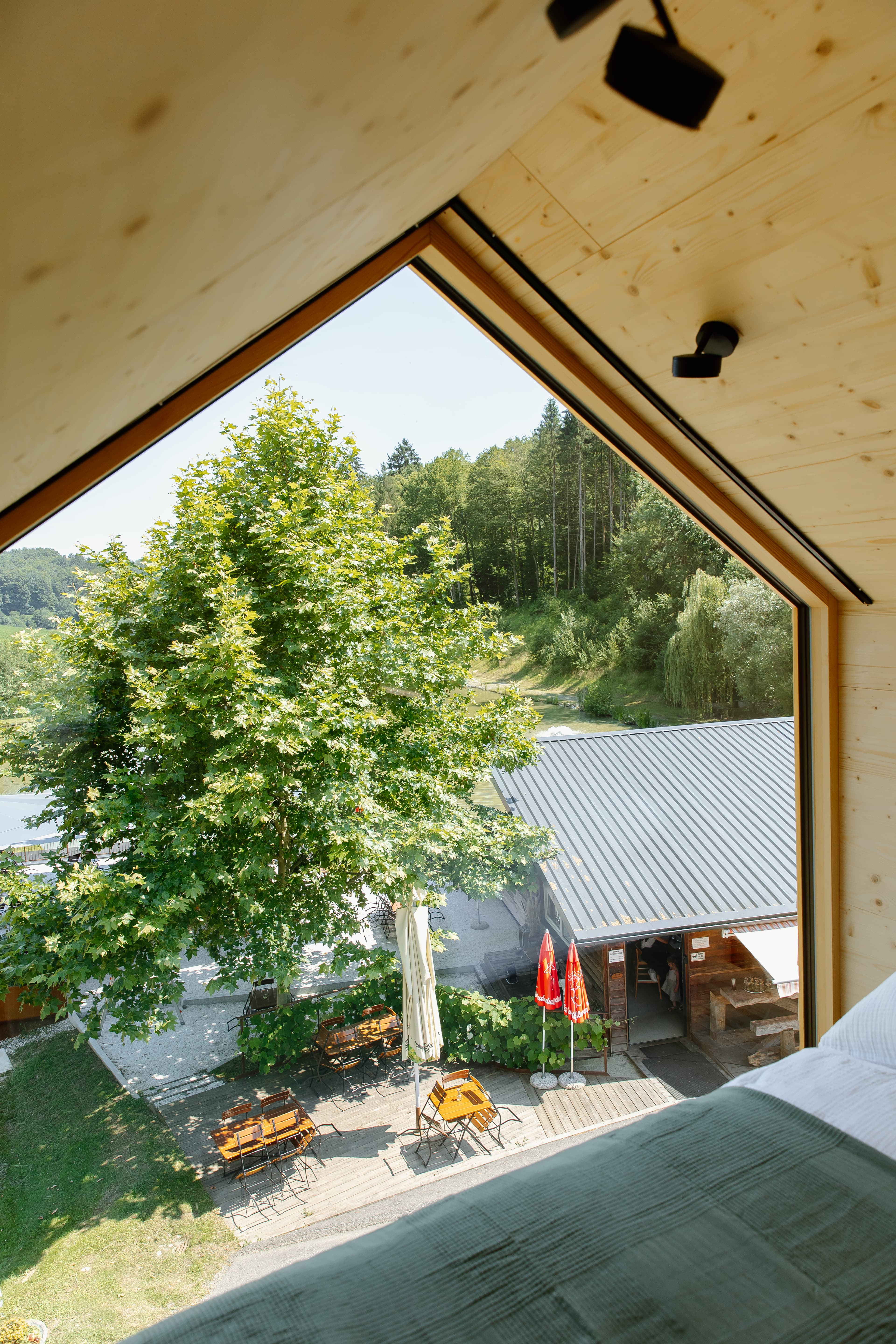 Blick auf Terrasse und Landschaft